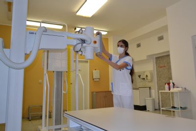 Nový rentgen na AGEL Hornické poliklinice výrazně zrychlil provoz, nově umožní provádět speciální ortopedická vyšetření 