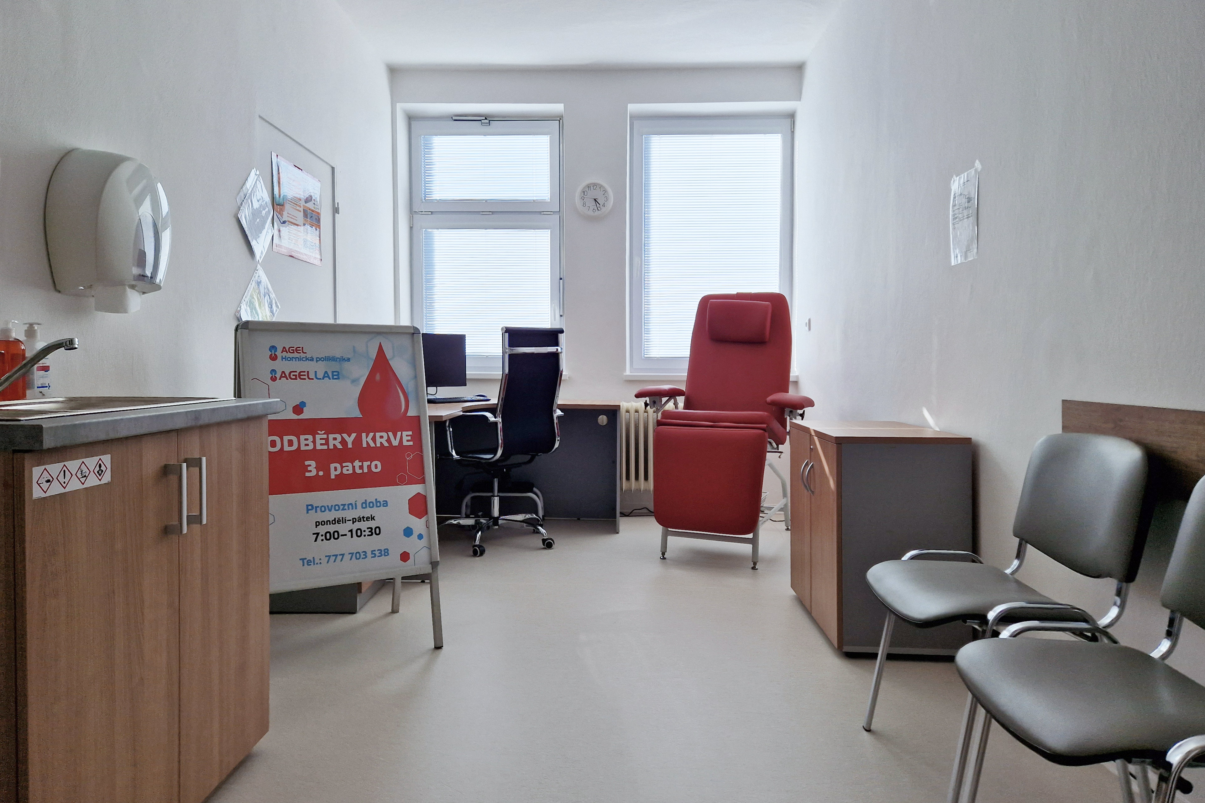 AGEL Hornická poliklinika v Ostravě má novou odběrovou místnost. Urychlí práci lékařům a ušetří čas pacientům